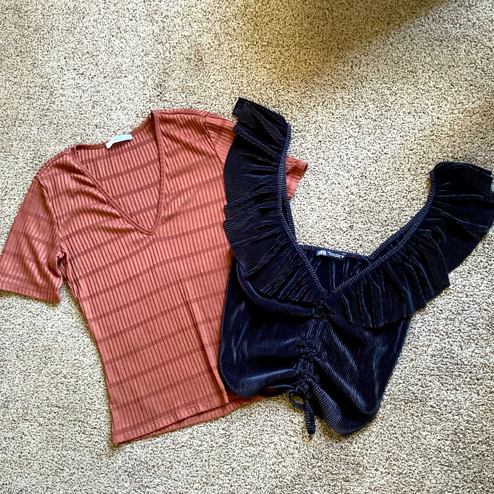 Lot of 2 Zara tops Sz M ribbed brown ribbed cropped black